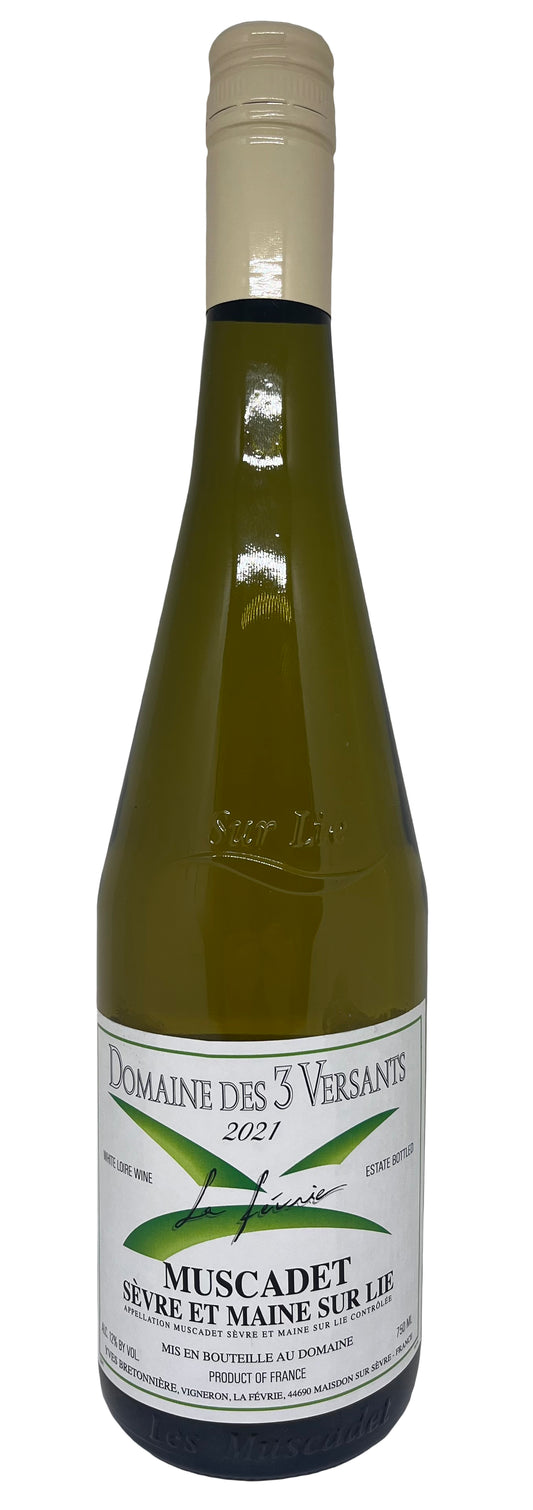 Trois Versants Muscadet Sevre et Maine Sur Lie 2021  Front Bottle Shot