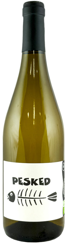Un Voyage dans les Vignes Pesked  Front Bottle Shot